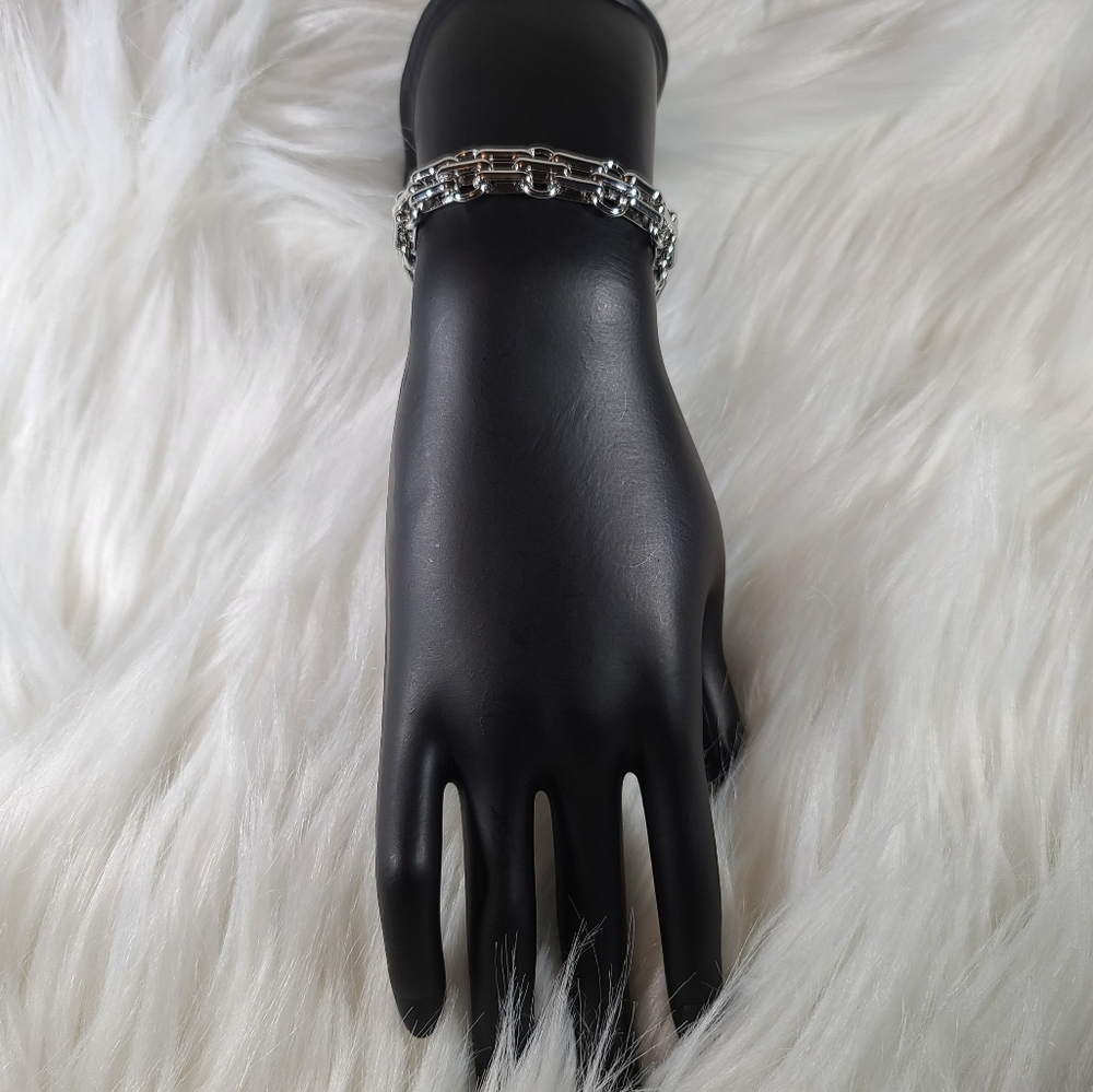 Silvertoned Chained Bracelet